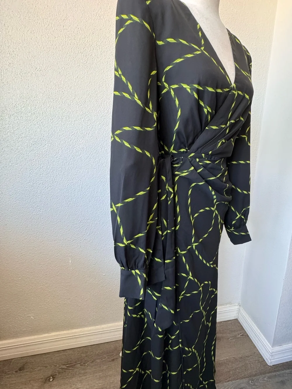 Urban Revivo Womens Black Chain Print Midi Dress Wrap Ruched Long Sleeves S NEW